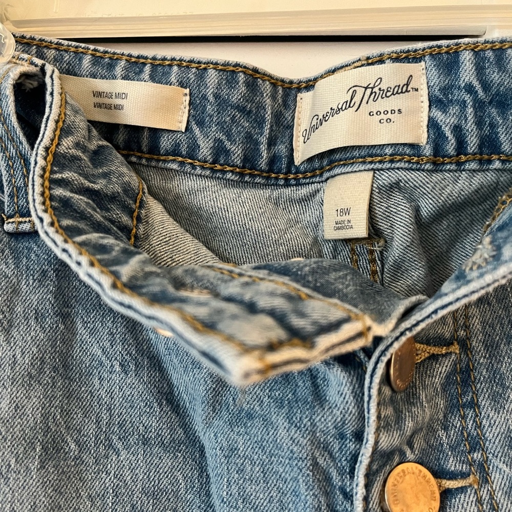 Universal Thread button front Jean shorts size 18W